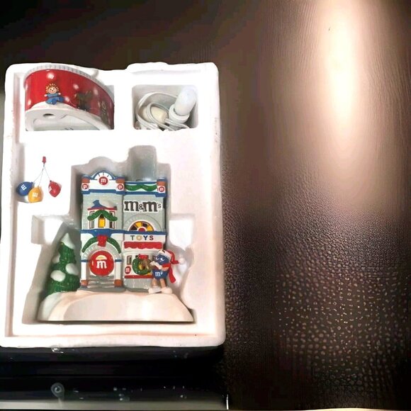 Dept 56 M&M's holiday toys Toy Shop Lighted House with candy dish christmas - Picture 2 of 7